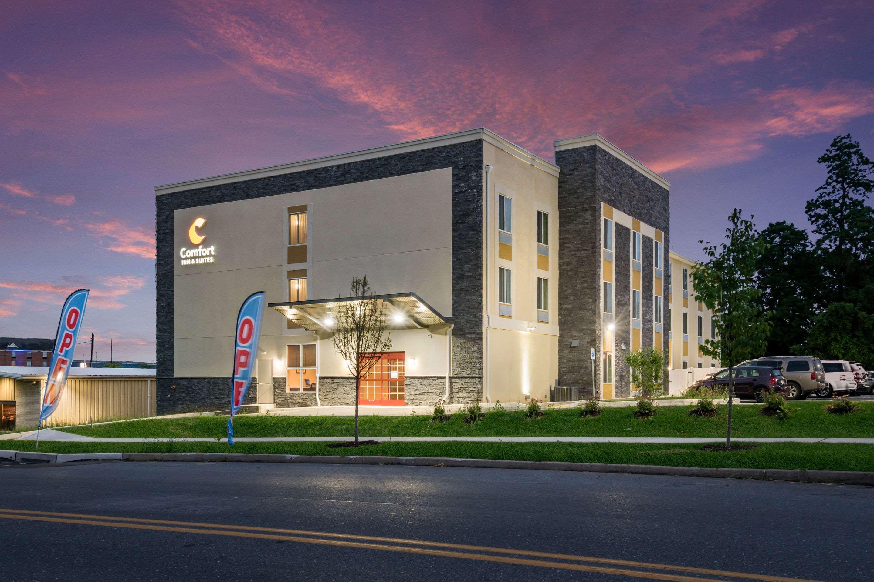 Comfort Inn & Suites Harrisburg - Hershey West Esterno foto