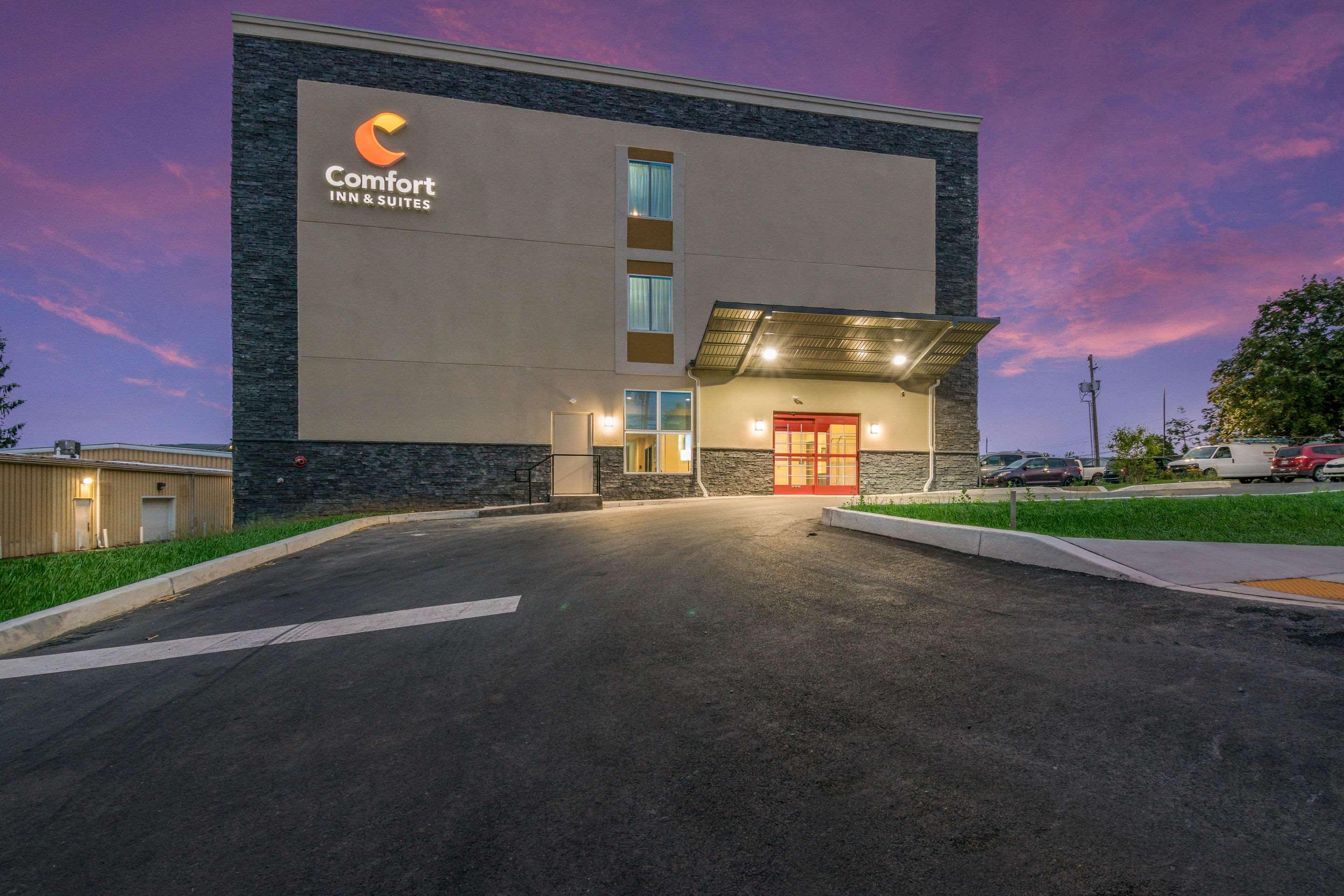 Comfort Inn & Suites Harrisburg - Hershey West Esterno foto
